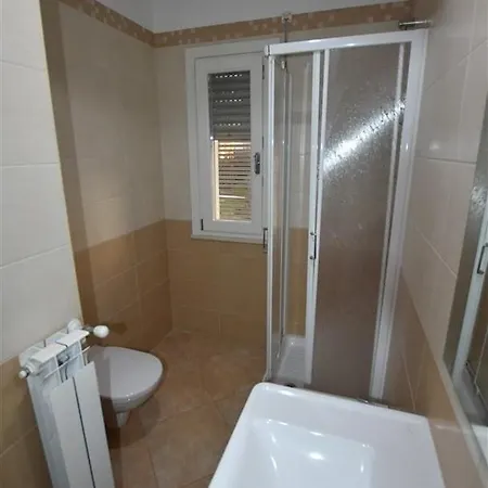 아파트 Nenni House 사사리