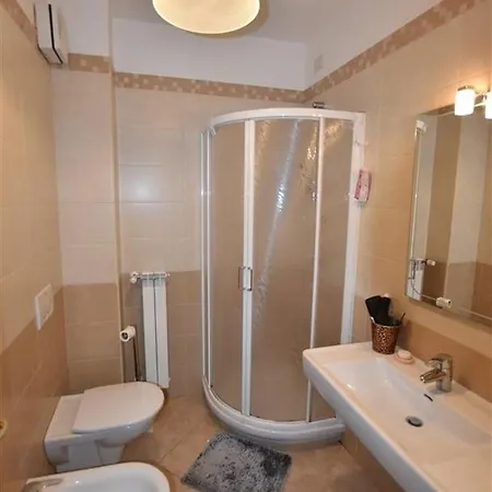 Nenni House 아파트 사사리