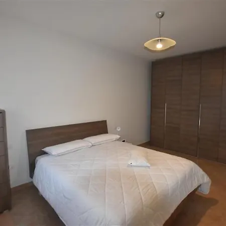 Nenni House